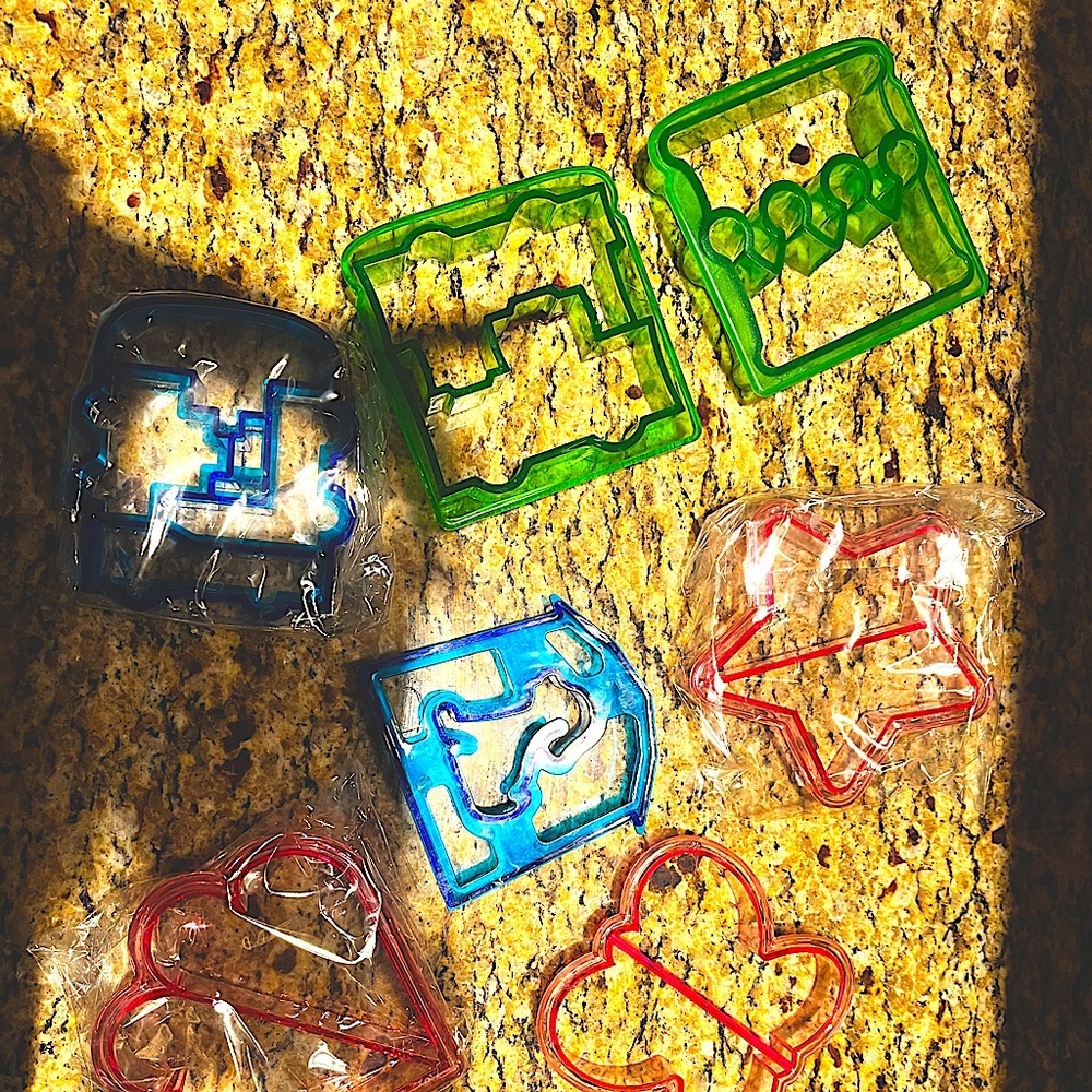SANDWICH CUTTERS